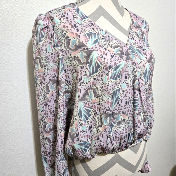 Tart Pastel Surplice Wrap Blouse Butterfly Print Bubble Hem Size Medium - Picture 3 of 16